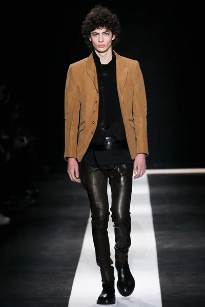 Look 8
